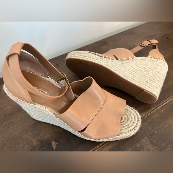 Like New Womens Treasure & Bond Tan Leather Wedges Sandals Peep Toe Sz 13 - Picture 4 of 5